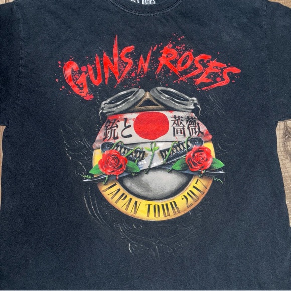 Guns n Roses Japan Tour Band Tee Shirt 2017 rare htf large goggles swords - Picture 2 of 16